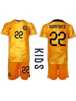 Niederlande Denzel Dumfries #22 Heimtrikotsatz für Kinder WM 2022 Kurzarm (+ Kurze Hosen)